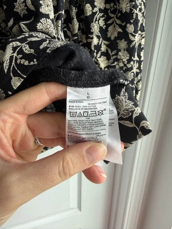 Old Navy Black and White Floral Peasant Blouse with Tassel Tie - Picture 6 of 7